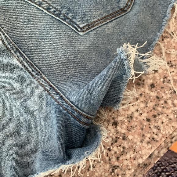 Blank NYC jean shorts w/crocheted accents. Front/back pockets. Zipper size 14 - Picture 12 of 12
